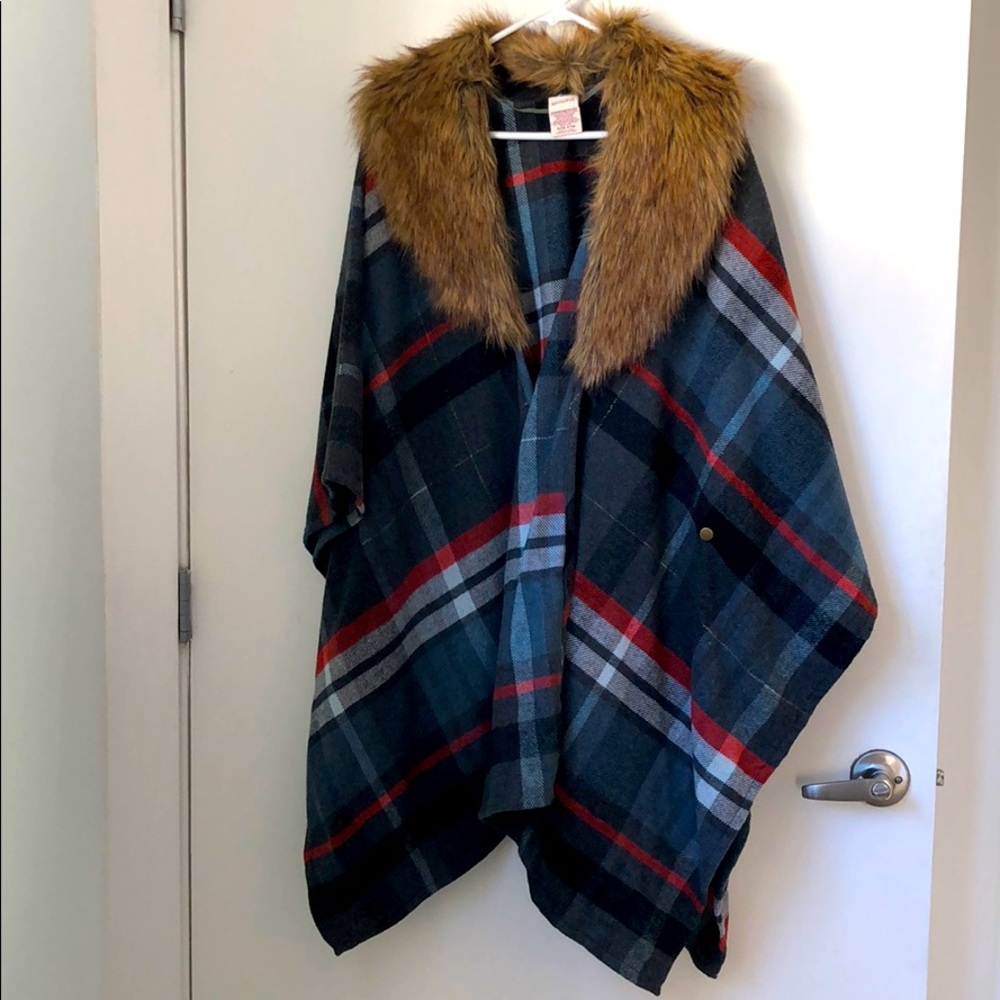 Faux Fur Trimmed Plaid Cape